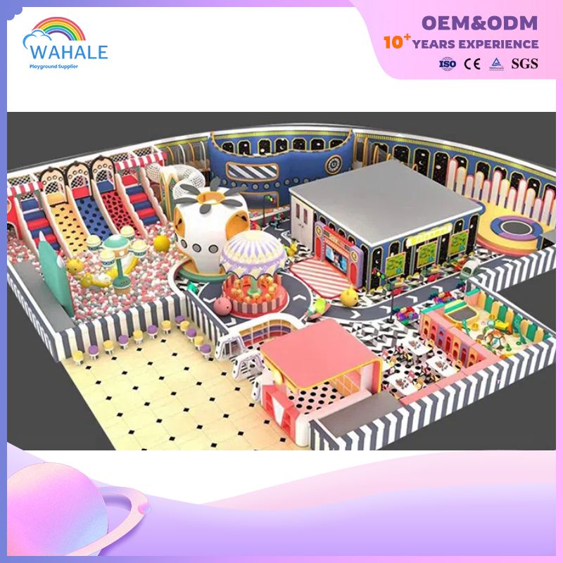 A 200-square-meter indoor colorful castle-shaped customized children's maze playground equipment